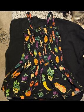 ​Kimchi Blue Urban Outfitters Vegetable Print Smocked Mini Dress Black XS New